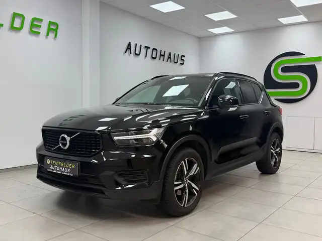 Volvo XC40 view 3
