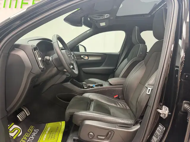 Volvo XC40 view 11