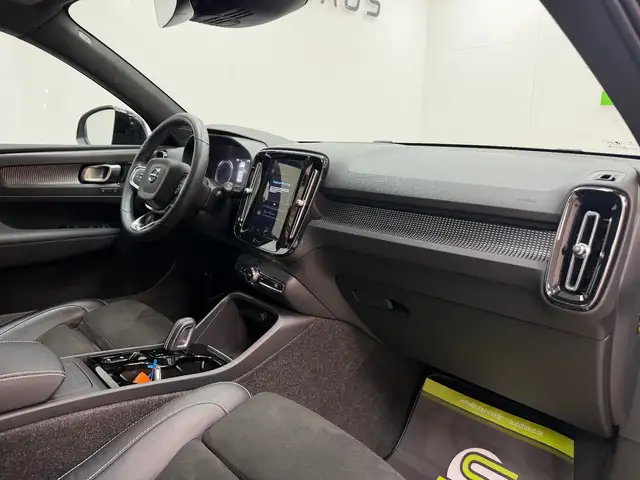 Volvo XC40 view 10