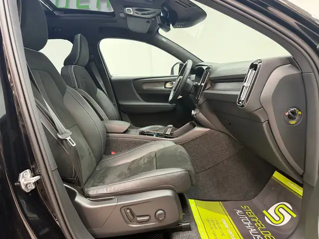 Volvo XC40 view 12
