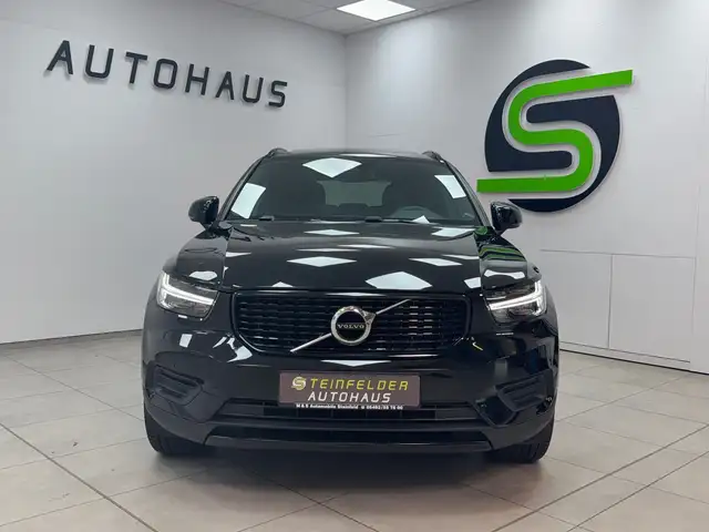 Volvo XC40 view 2