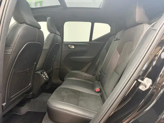 Volvo XC40 view 13