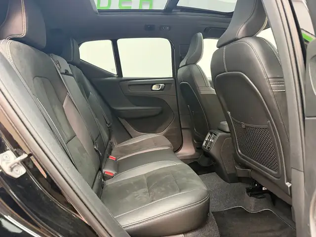 Volvo XC40 view 14