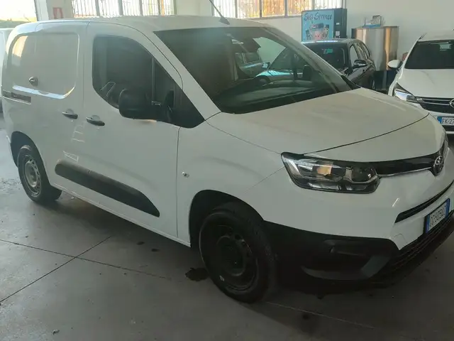 Toyota Proace CITY 15 75 KM  3 POSTI