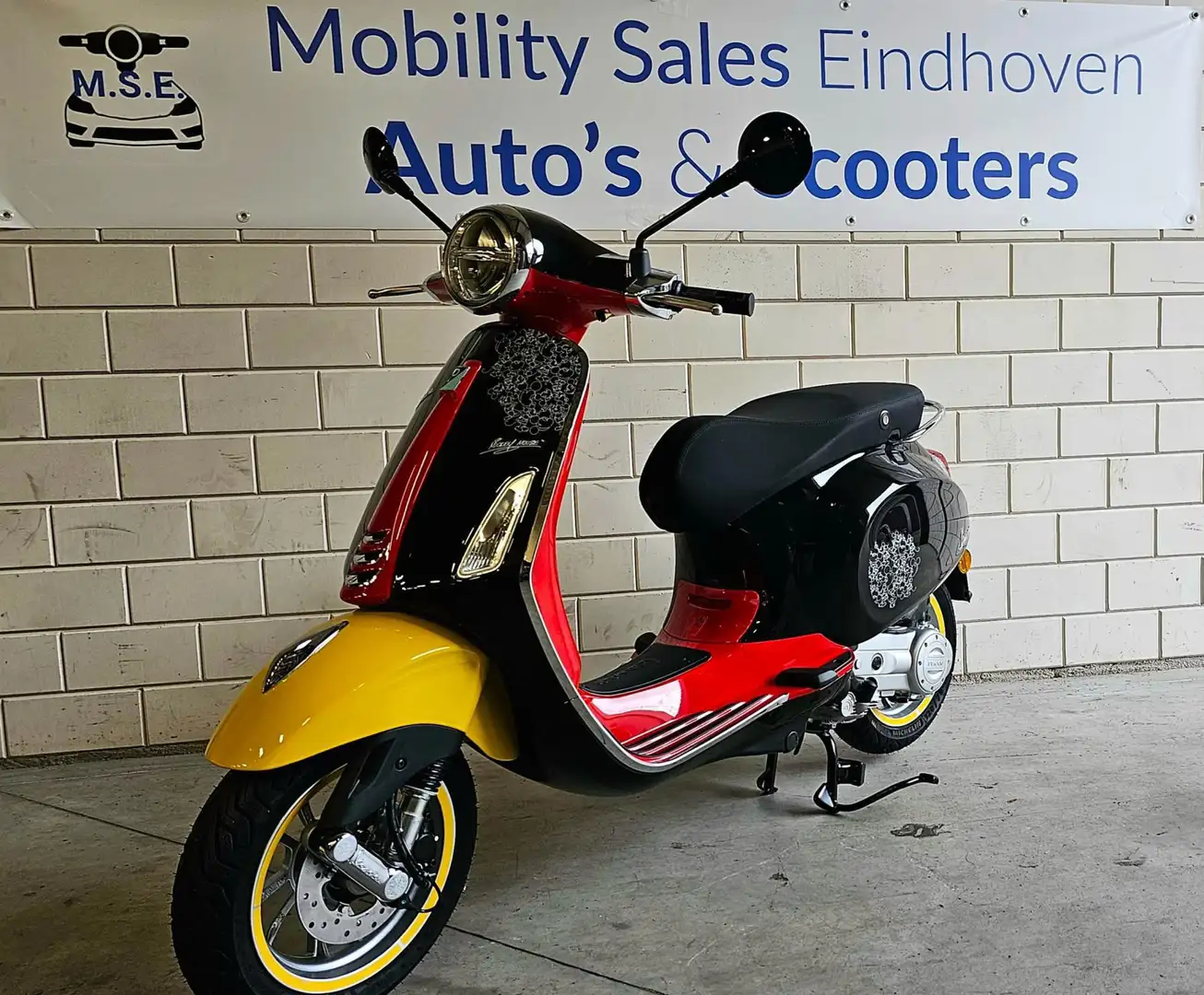 Vespa Primavera Bromscooter 4T. Mickey Mouse Edition Zwart - 2