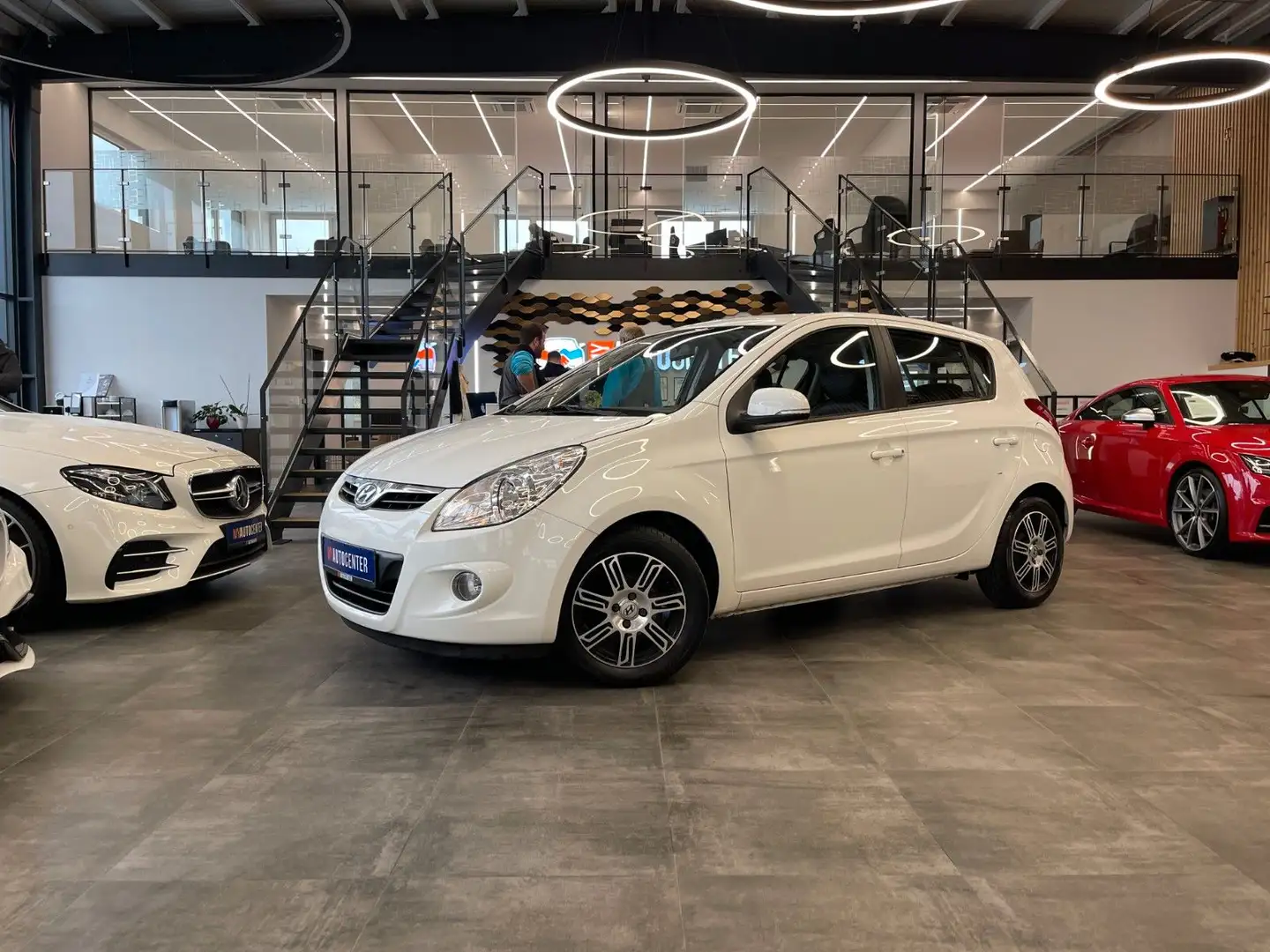 Hyundai i20 UEFA Euro 2012 Edition *2. Hand*Klima*Radio* Weiß - 1