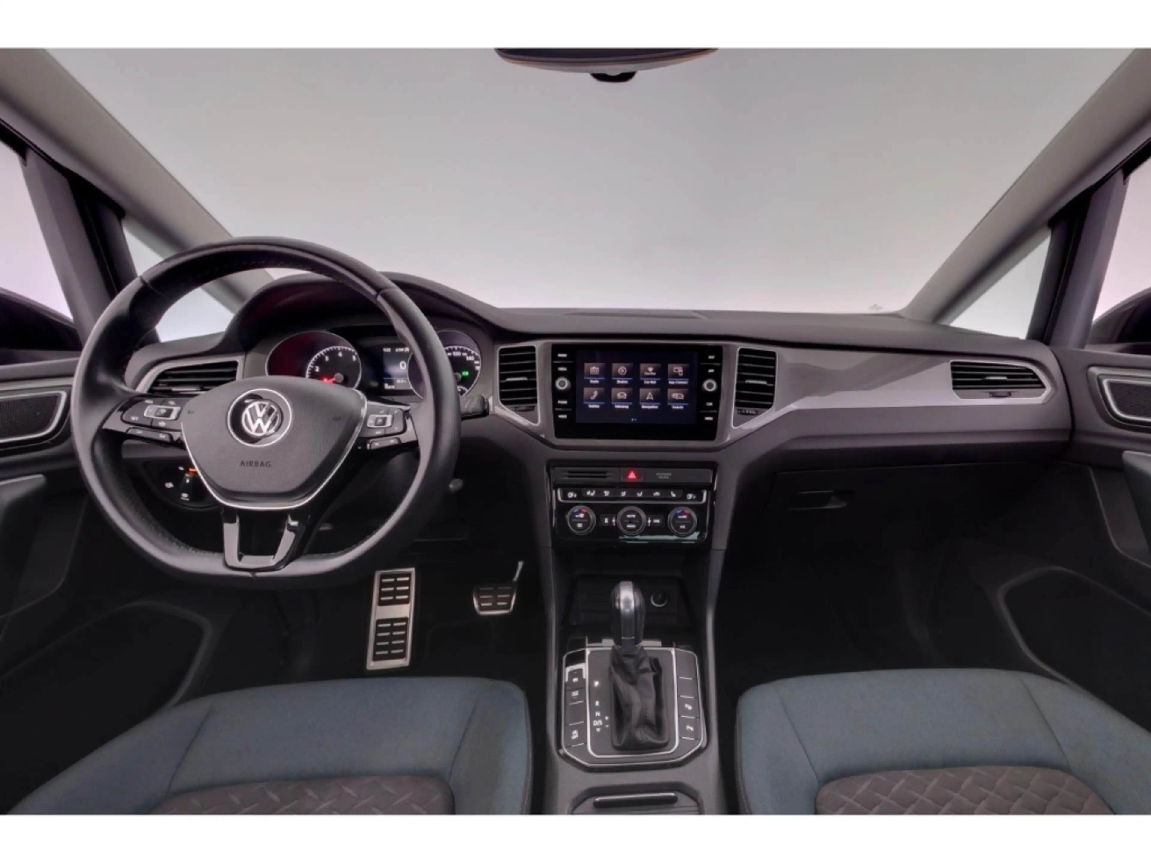 Volkswagen Golf Sportsvan 1.5TSI DSG+NAVI+KAMERA+STANDHZG — photo 10