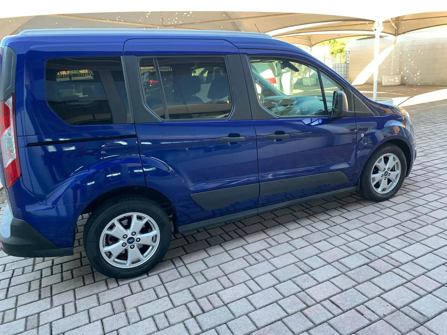 Ford Tourneo Connect 15 tdci 101 cv titanium Blu/Azzurro - 2