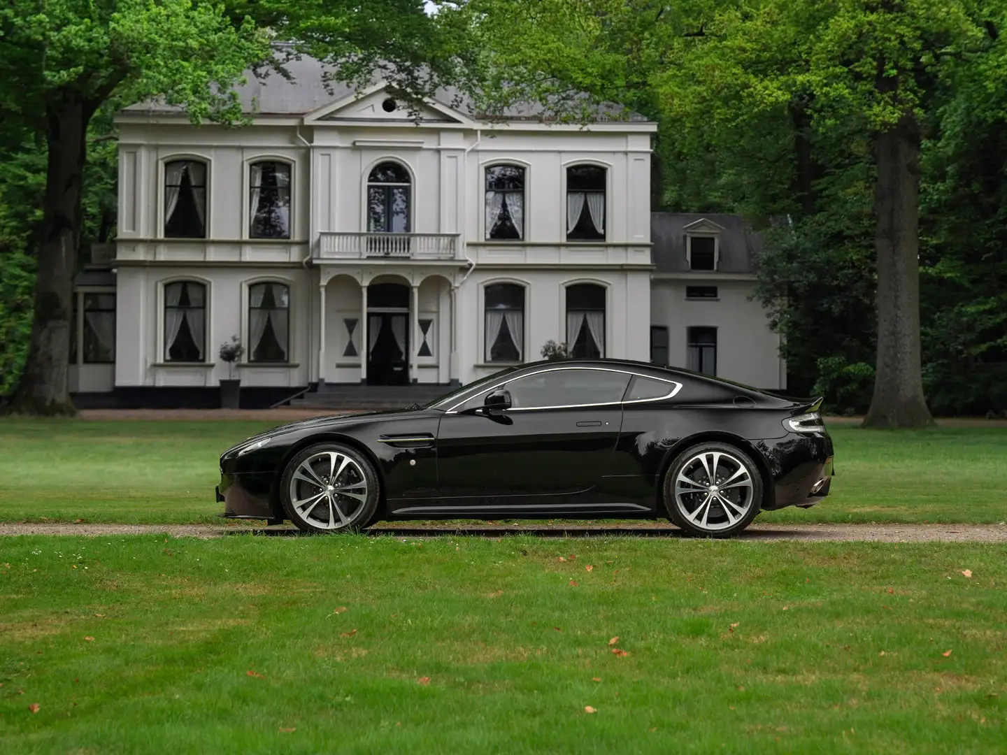 Aston Martin Vantage V12 5.9 V12 Vantage | Collectors condition | Manua Zwart - 1