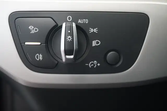 Audi A4 view 14