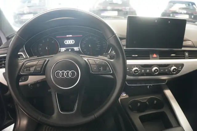 Audi A4 view 11