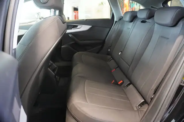 Audi A4 view 9