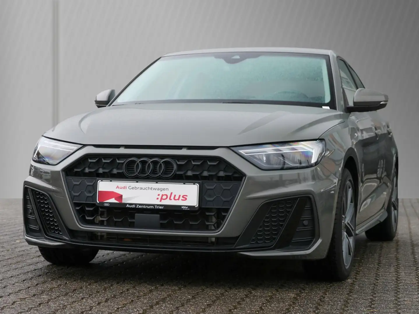 Audi A1 Sportback 35 TFSI S line S tronic Grau - 2