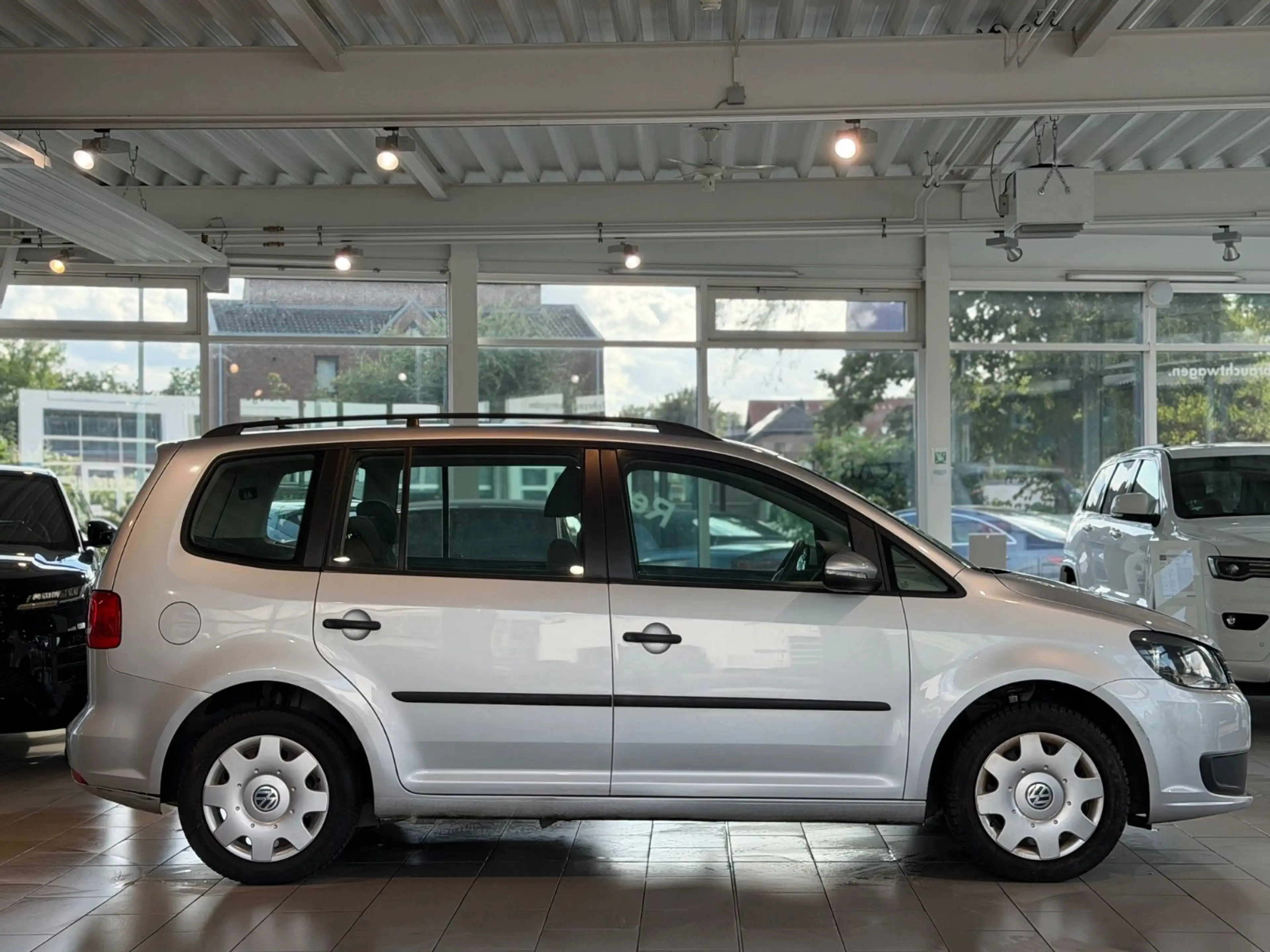 Volkswagen Touran Comfortline BMT*KLIMAAUT.*7.SITZ*NAVI*PDC — photo 6
