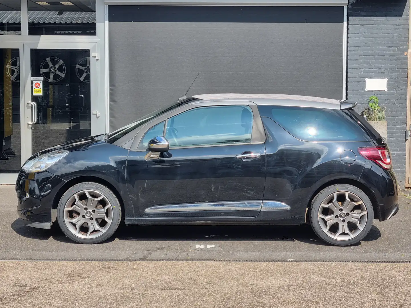 Citroen DS3 Cabrio 1.6 THP Sport Chic LEDER / STOELVERW. / CLI Negro - 2