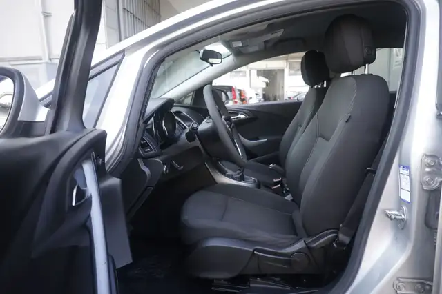 Opel Astra view 17