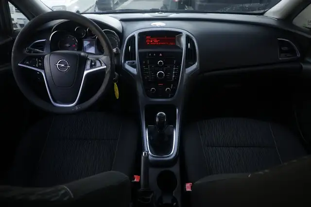 Opel Astra view 2
