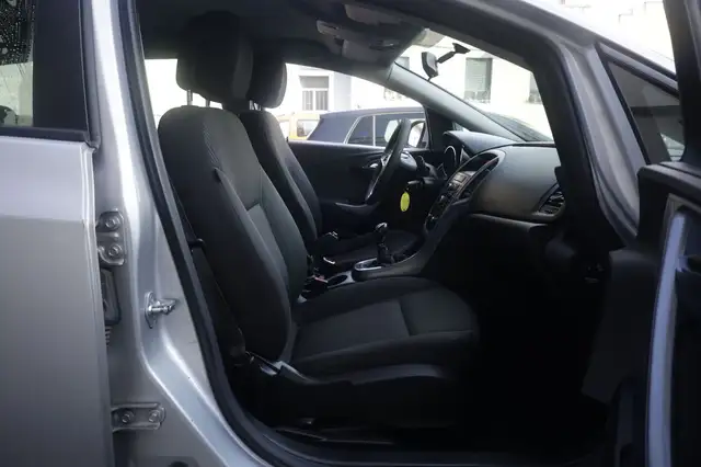 Opel Astra view 10