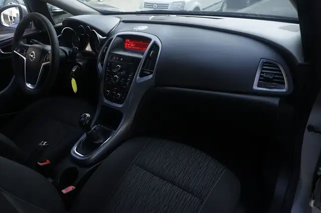 Opel Astra view 8