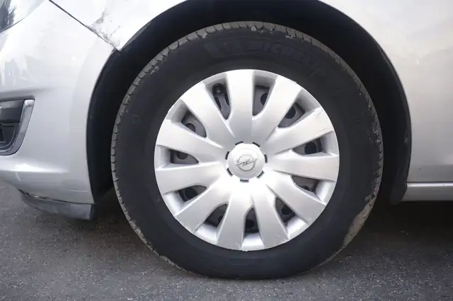 Opel Astra view 5
