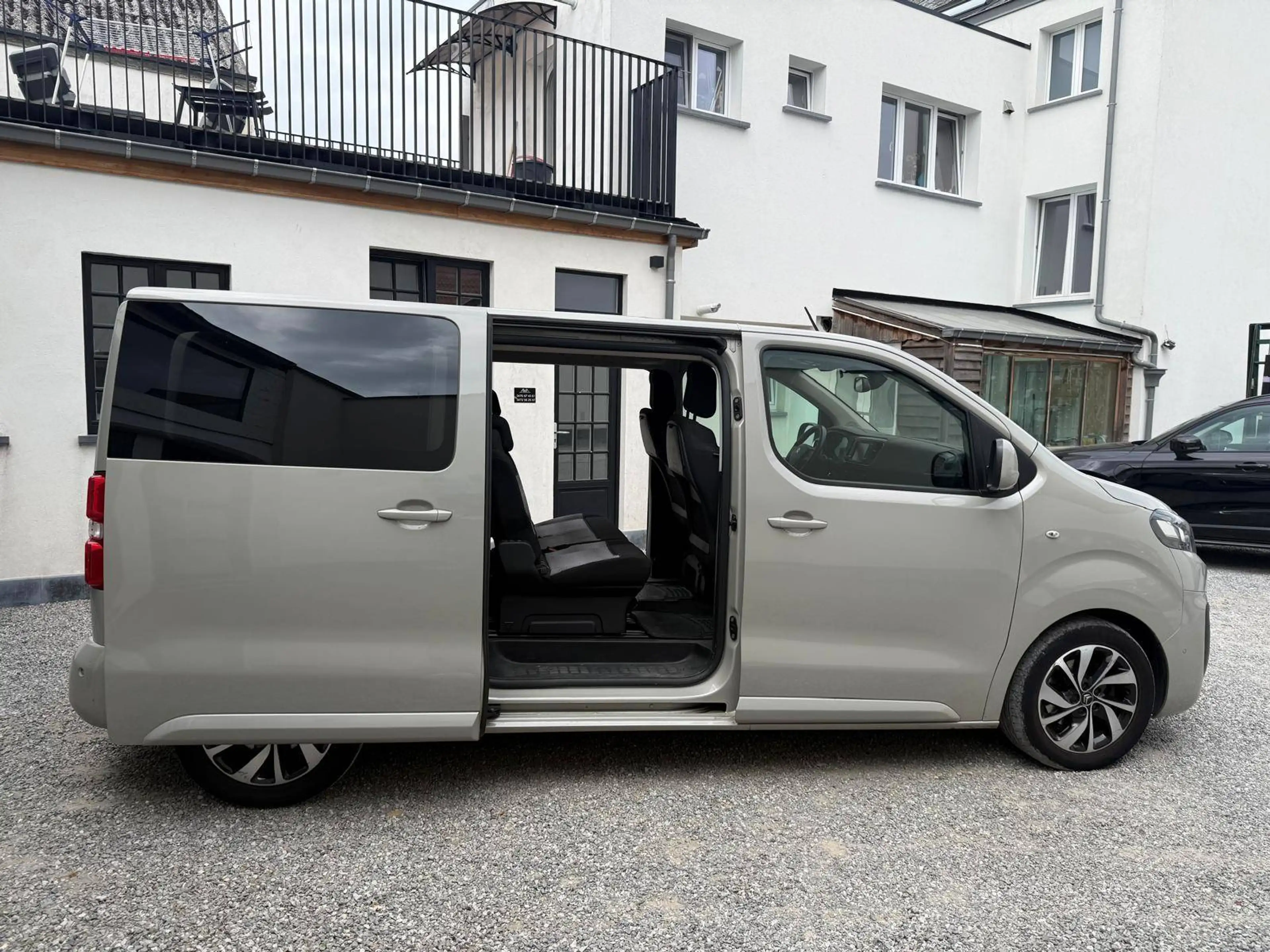 Citroen Jumpy Spacetourer 1.5 / 8Places / Euro 6D — photo 9
