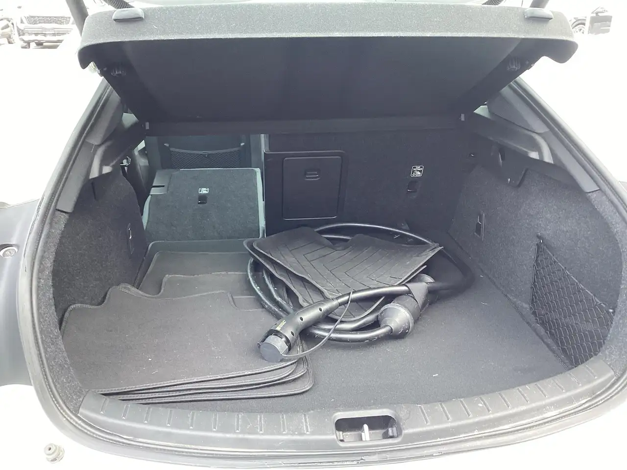 Polestar 2 снимка Polestar 2