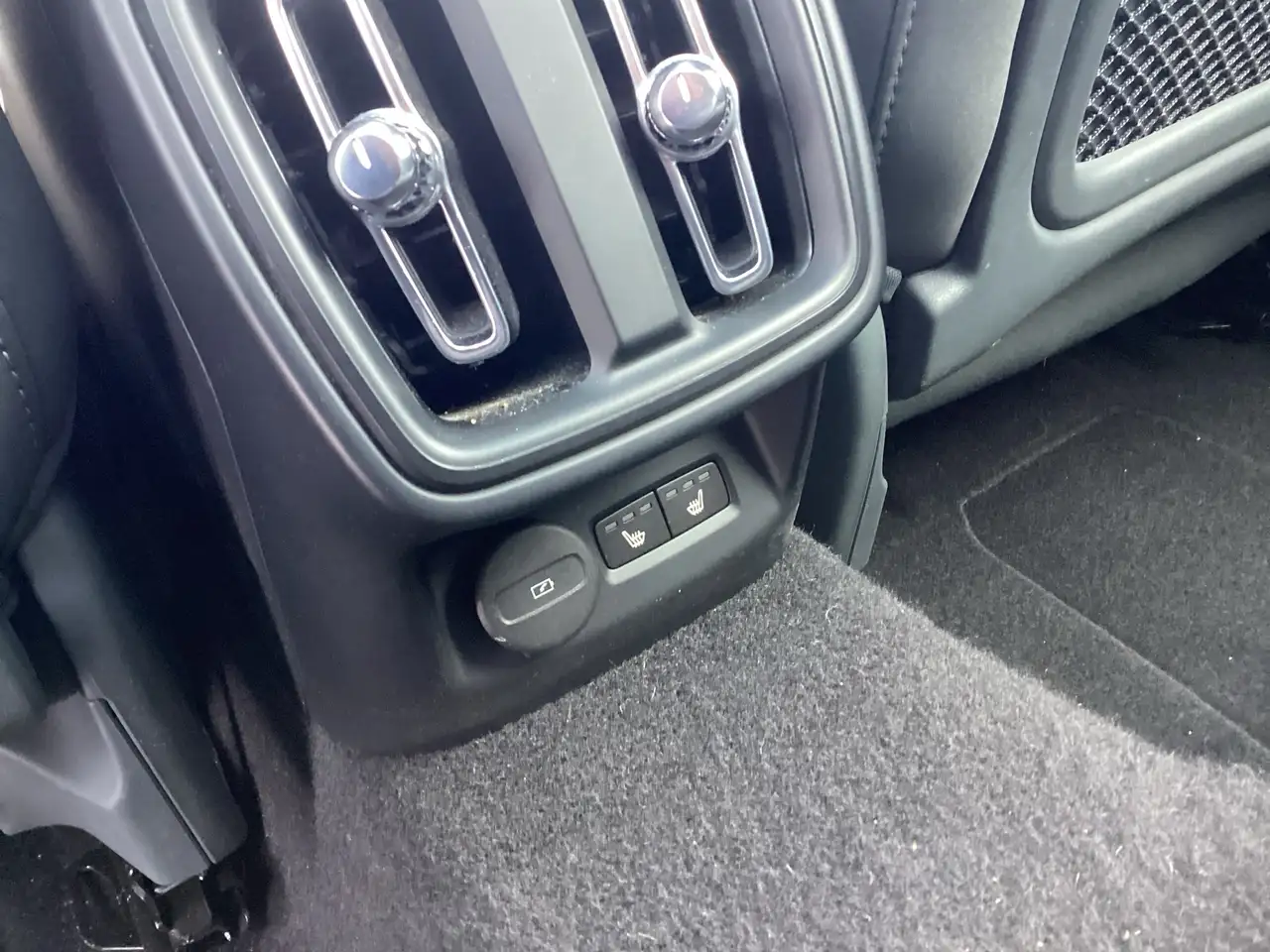Polestar 2 снимка Polestar 2