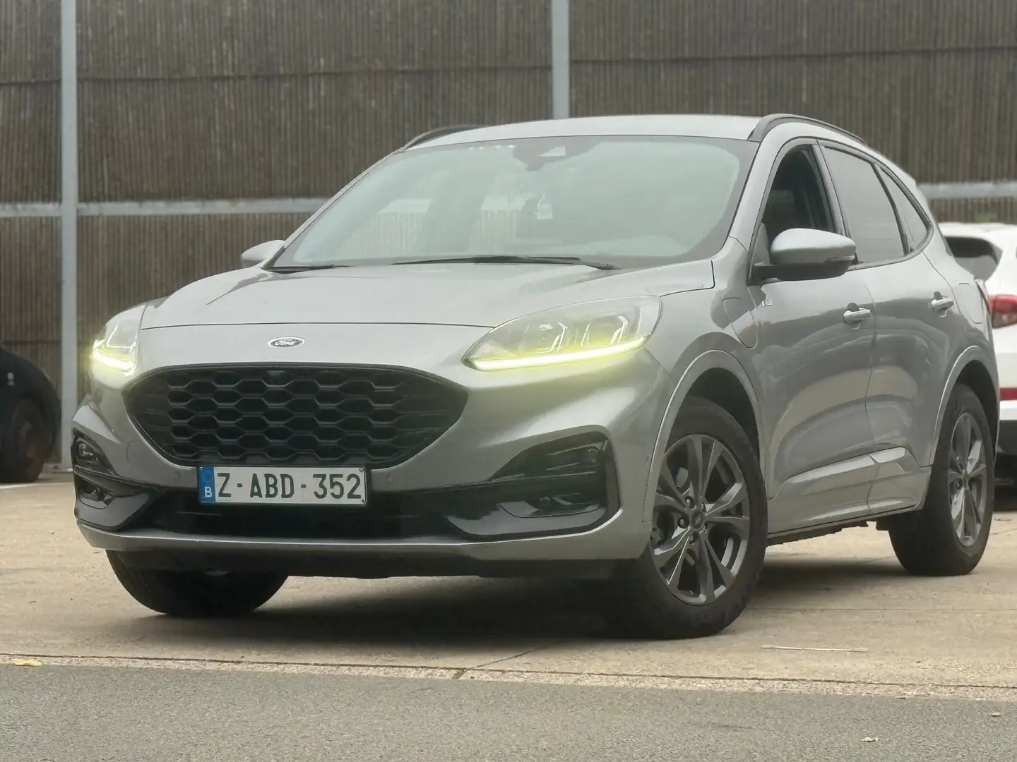 Ford Kuga Kuga 2.5 Duratec FHEV ST-LINE Grijs - 1