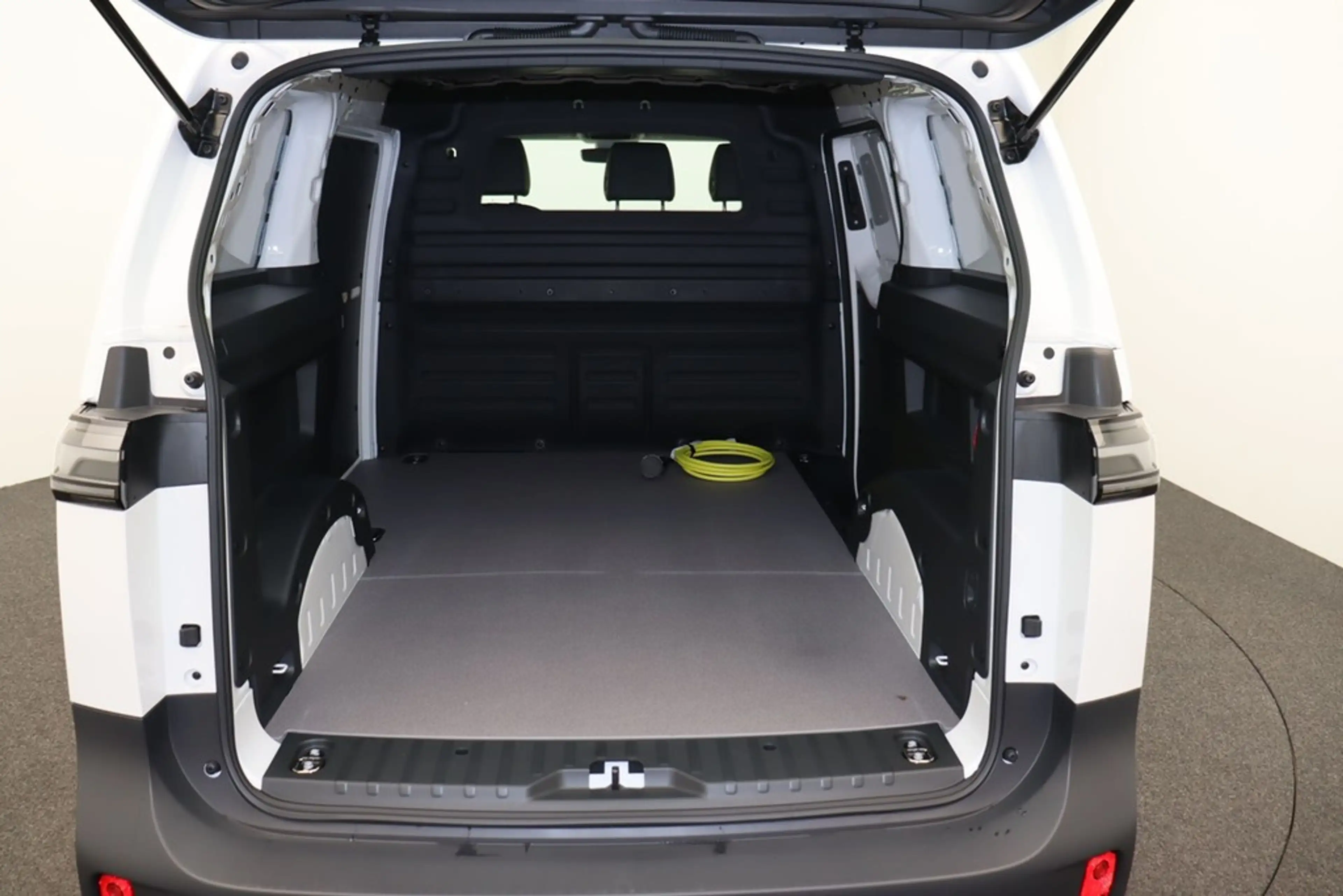 Volkswagen ID. Buzz Cargo Pro LED Navi DAB+ — photo 11