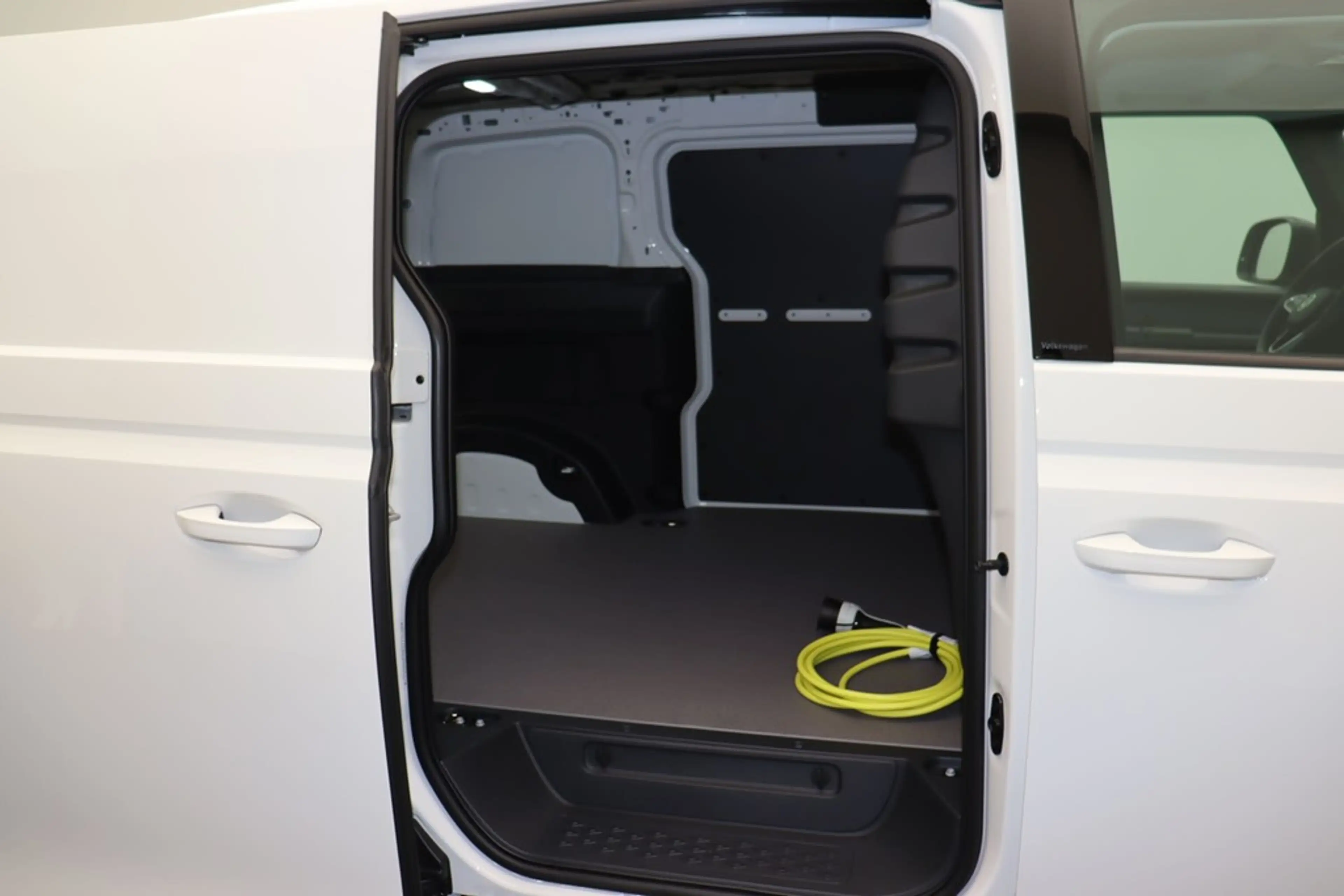 Volkswagen ID. Buzz Cargo Pro LED Navi DAB+ — photo 13