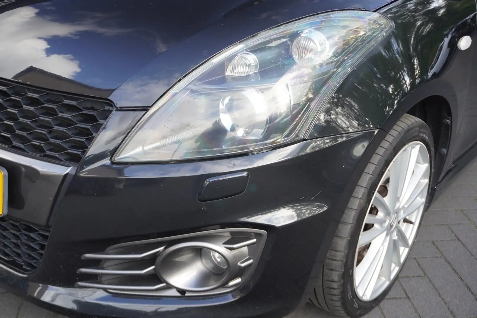 Suzuki Swift 1.6 Sport Airco/Cruise/Parkeersensor achter/LM vel Zwart - 2