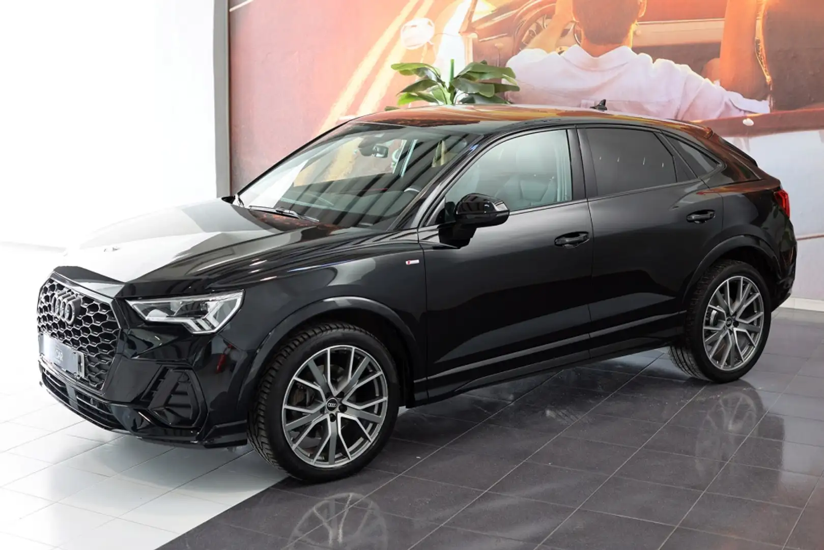 Audi Q3 Sportback 45 TFSI Black line quattro S tronic Negro - 2