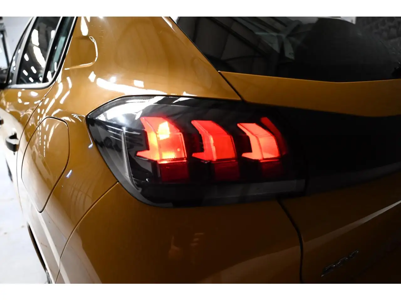 Peugeot 208 208 — photo 34