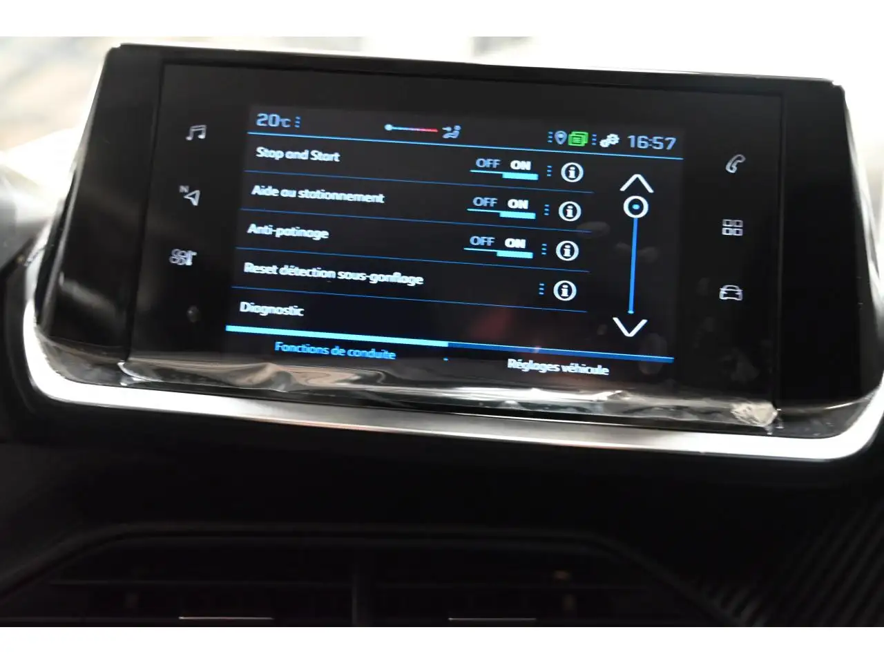 Peugeot 208 208 — photo 27
