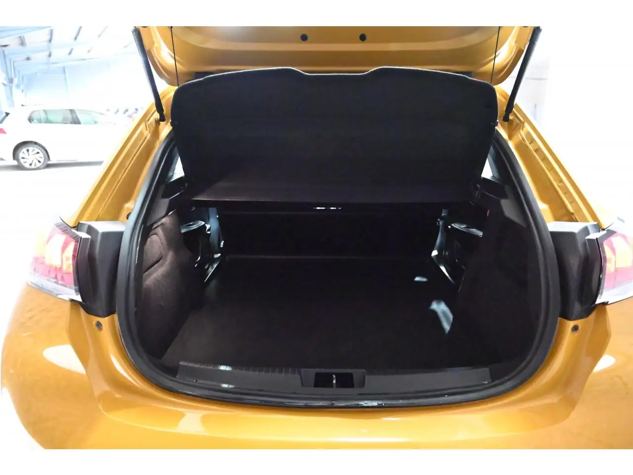 Peugeot 208 208 — photo 32