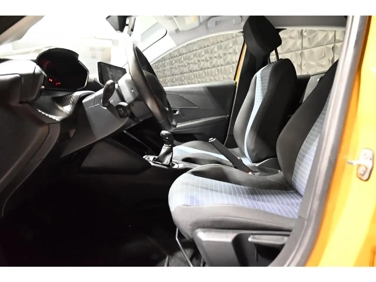 Peugeot 208 208 — photo 16