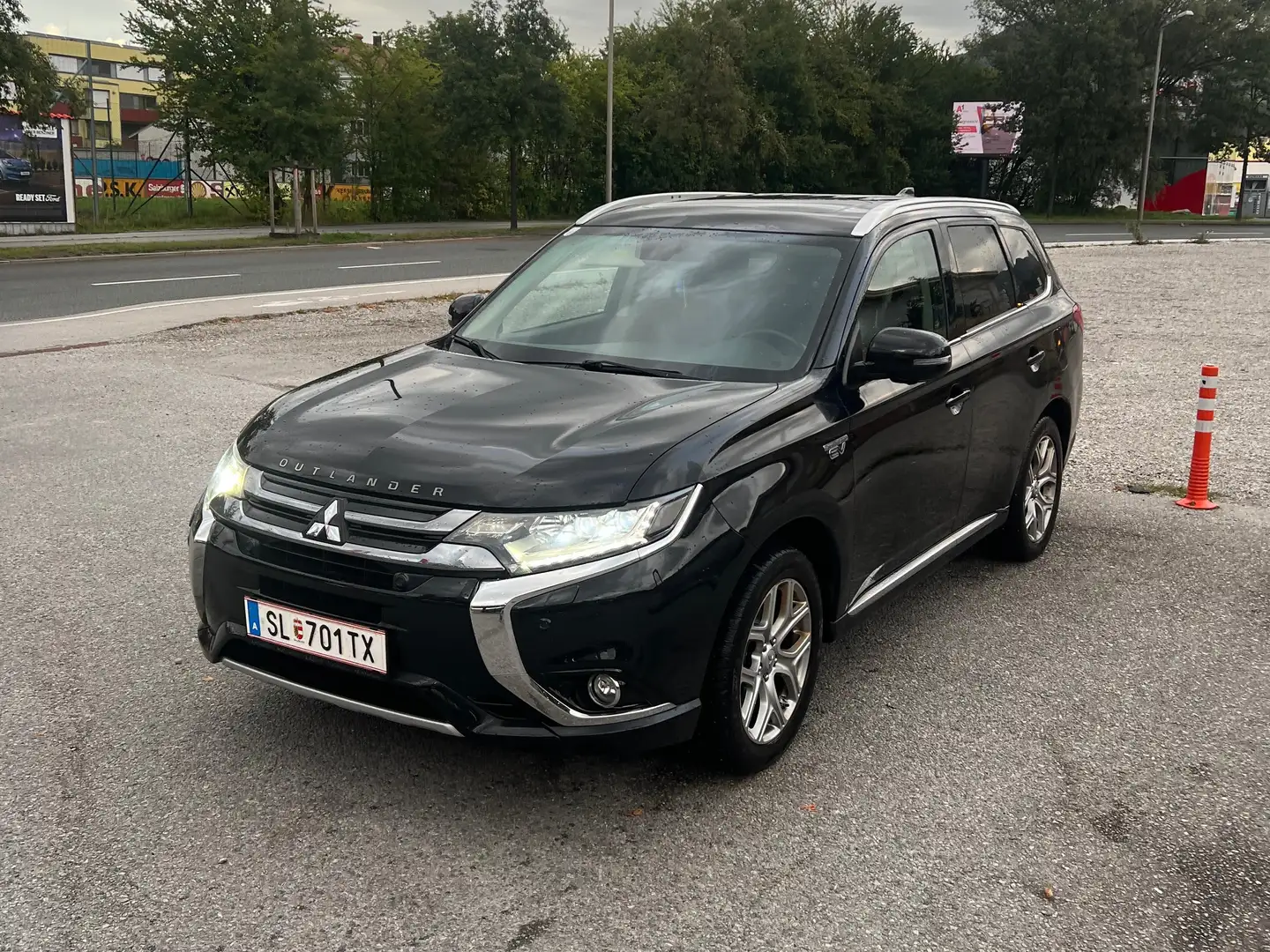 Mitsubishi Outlander Outlander 2,0 PHEV Instyle Instyle Schwarz - 1