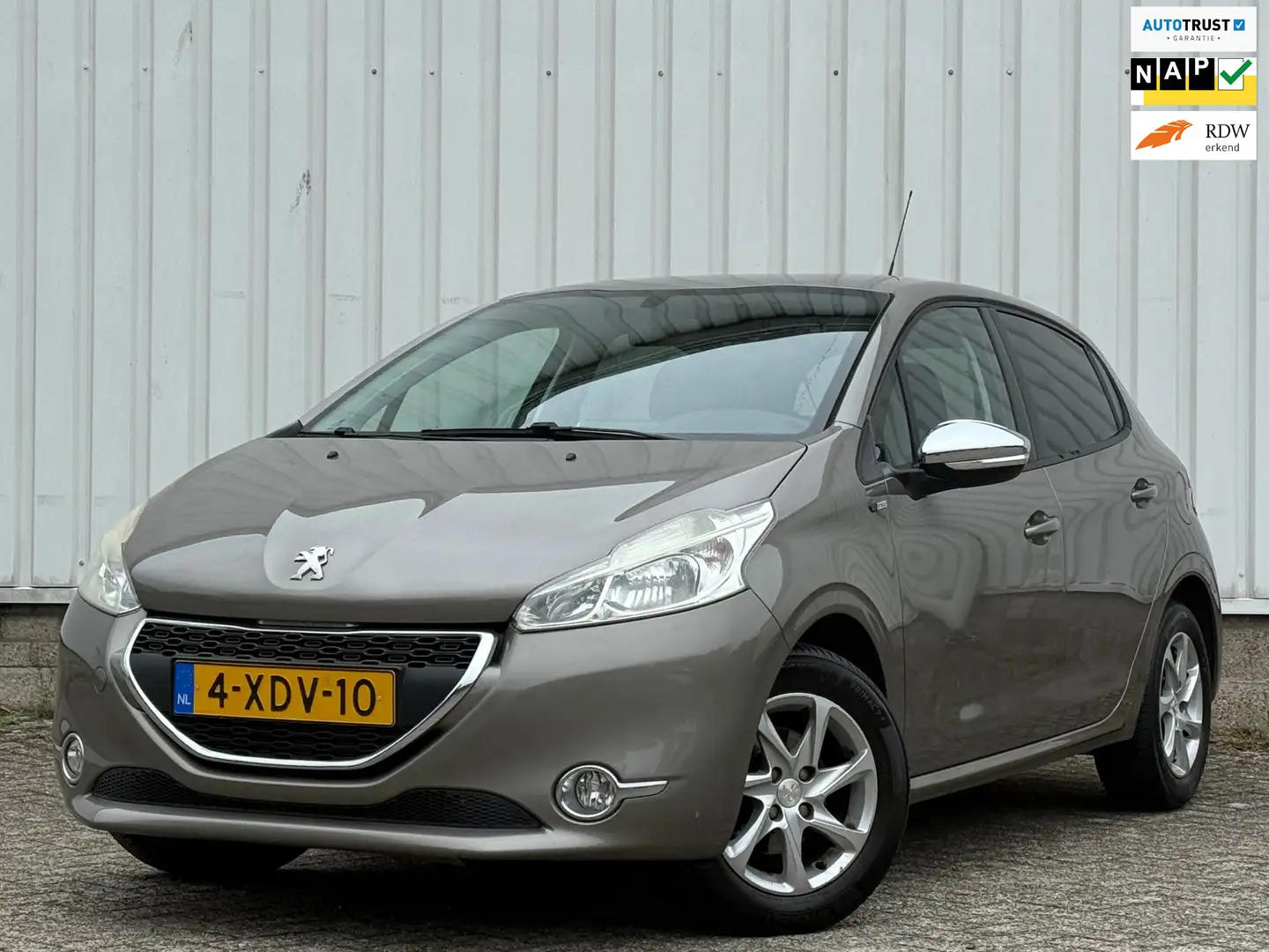 Peugeot 208 1.2 VTi Style DistributieRiemVV,Airco,Cruise,Elekt Grijs - 1