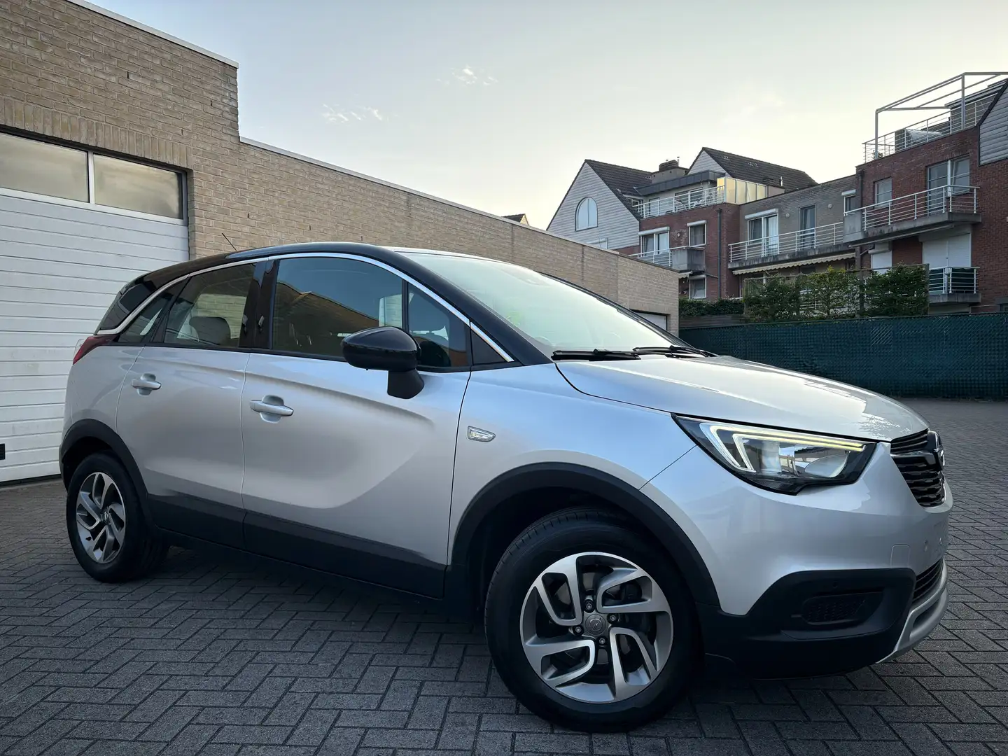 Opel Crossland X 1.2 Turbo Innovation Start/Stop / 12 M Garantie Gris - 1