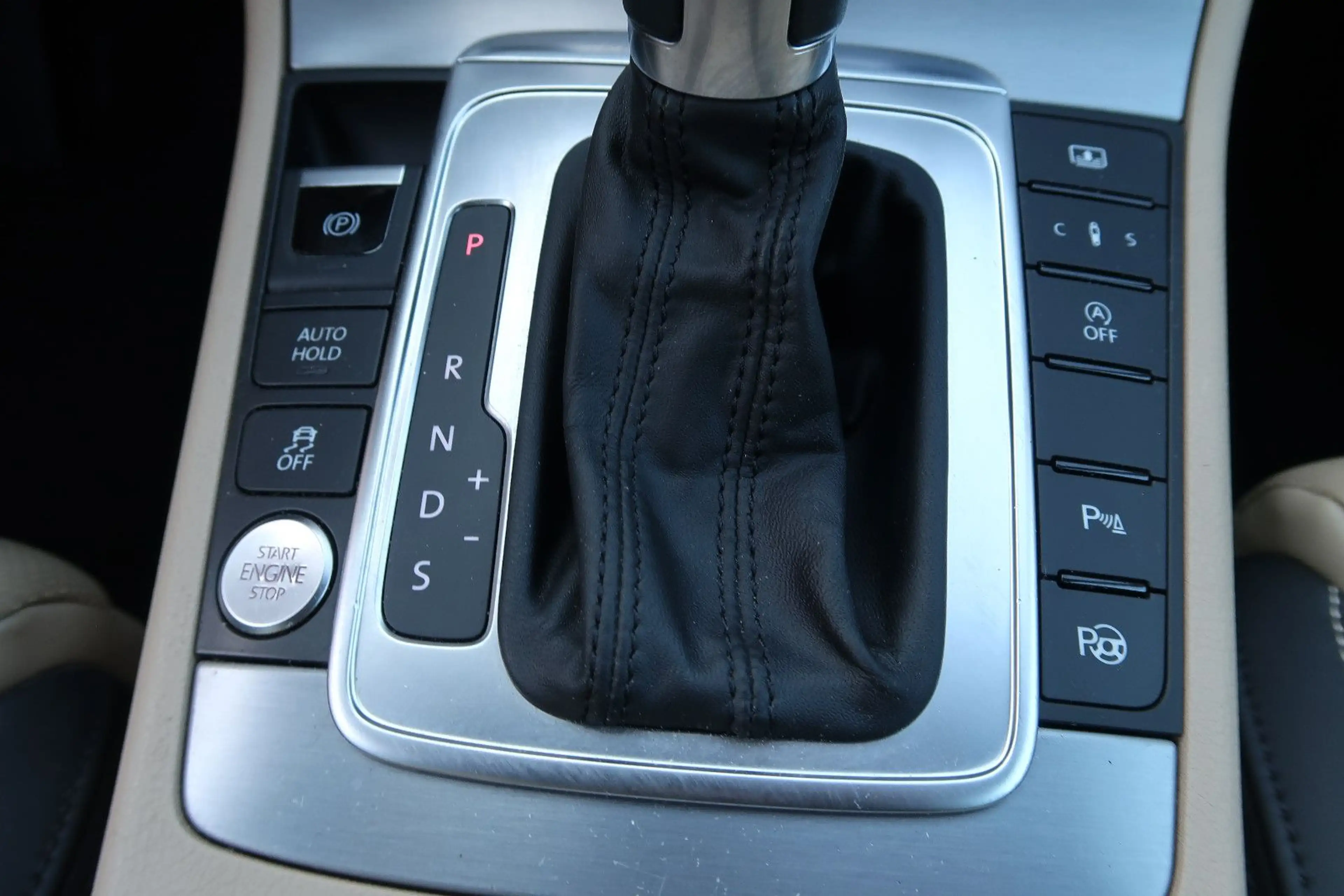 Volkswagen CC 2.0TDI *R-LINE *PANORAMA *KEYLESS-GO *AHK — photo 15
