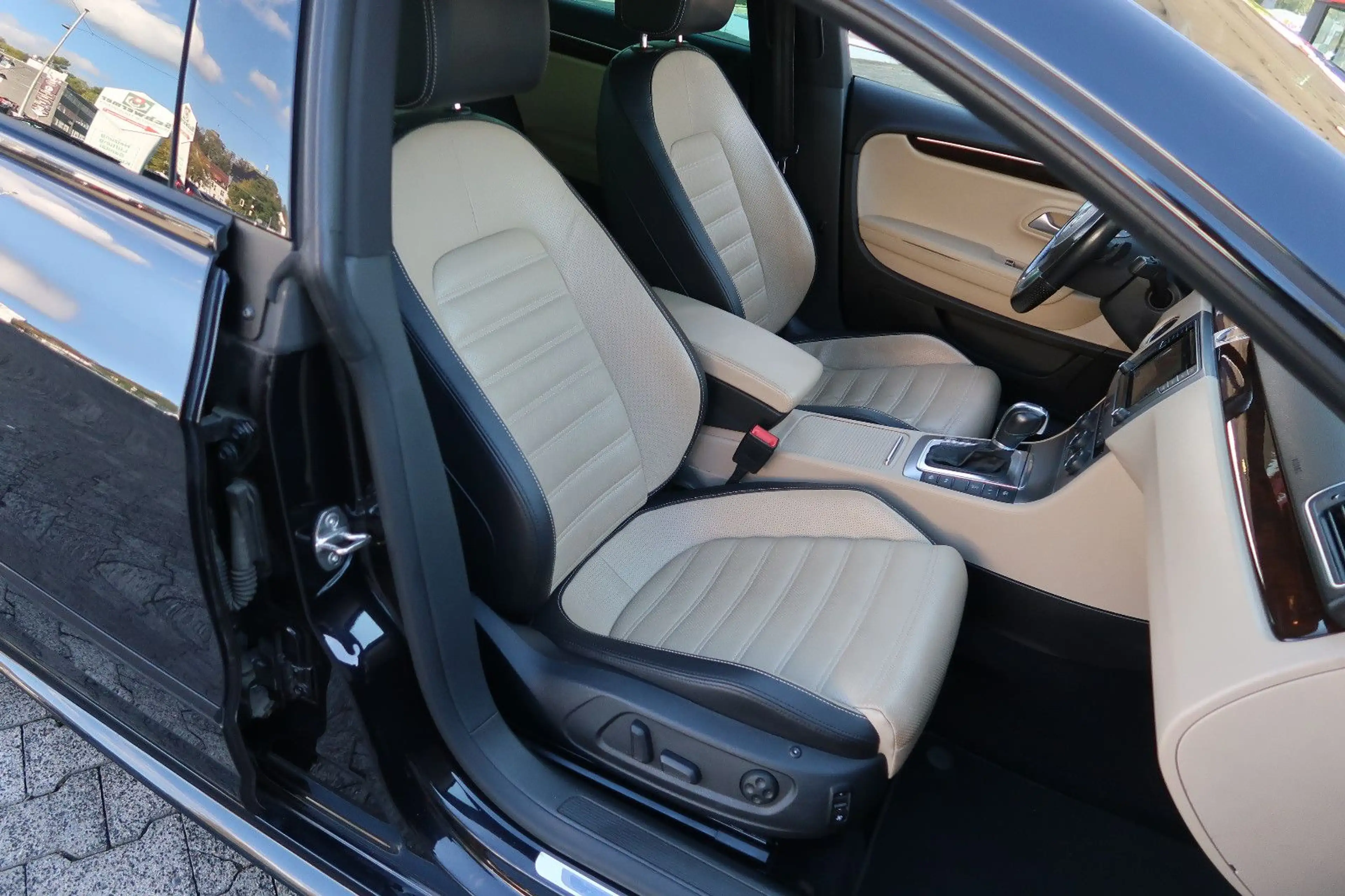 Volkswagen CC 2.0TDI *R-LINE *PANORAMA *KEYLESS-GO *AHK — photo 11