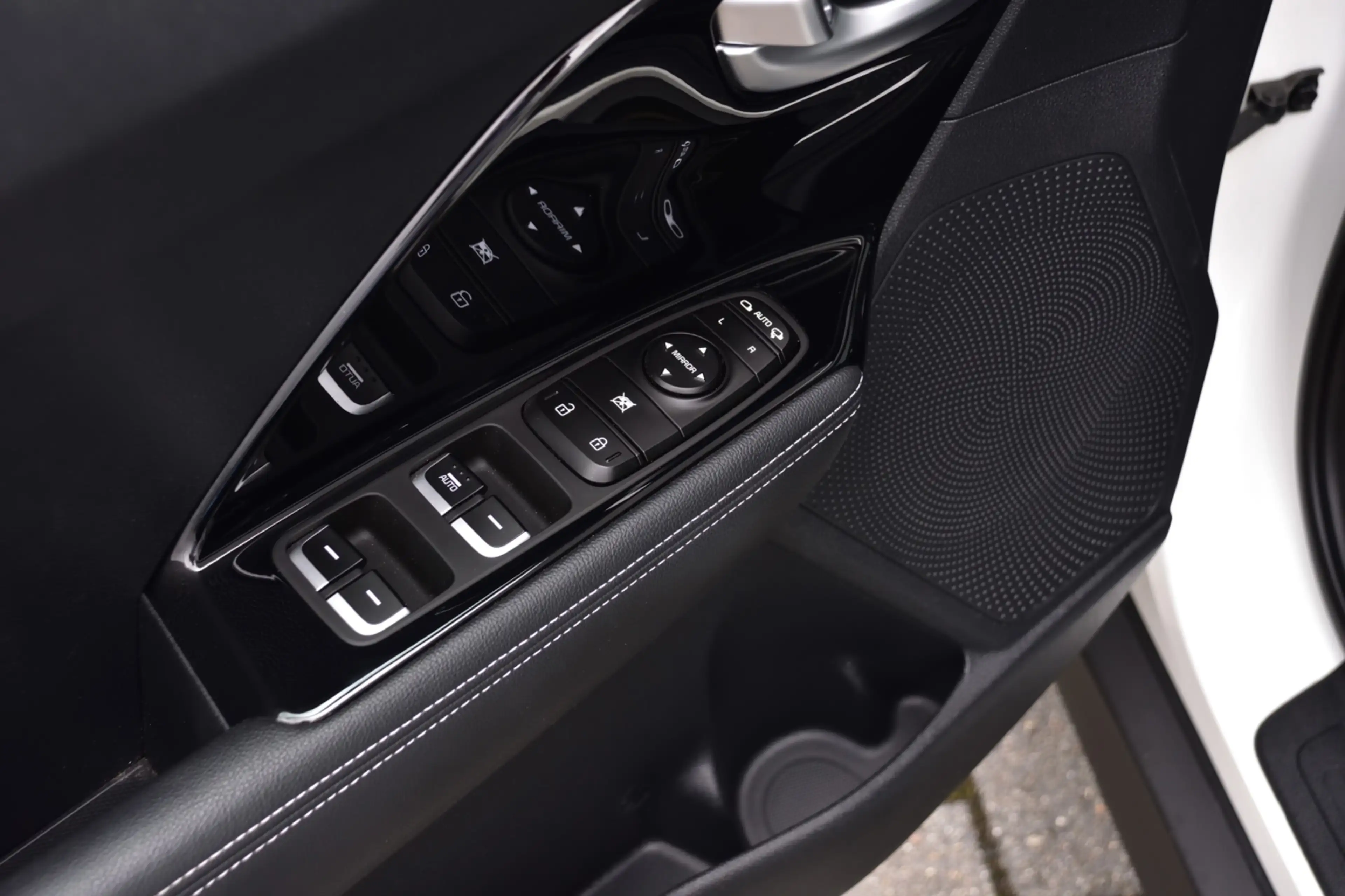 Kia e-Niro DynamicLine 39 kWh Dealer Onderhouden, Camera, Nav — photo 23