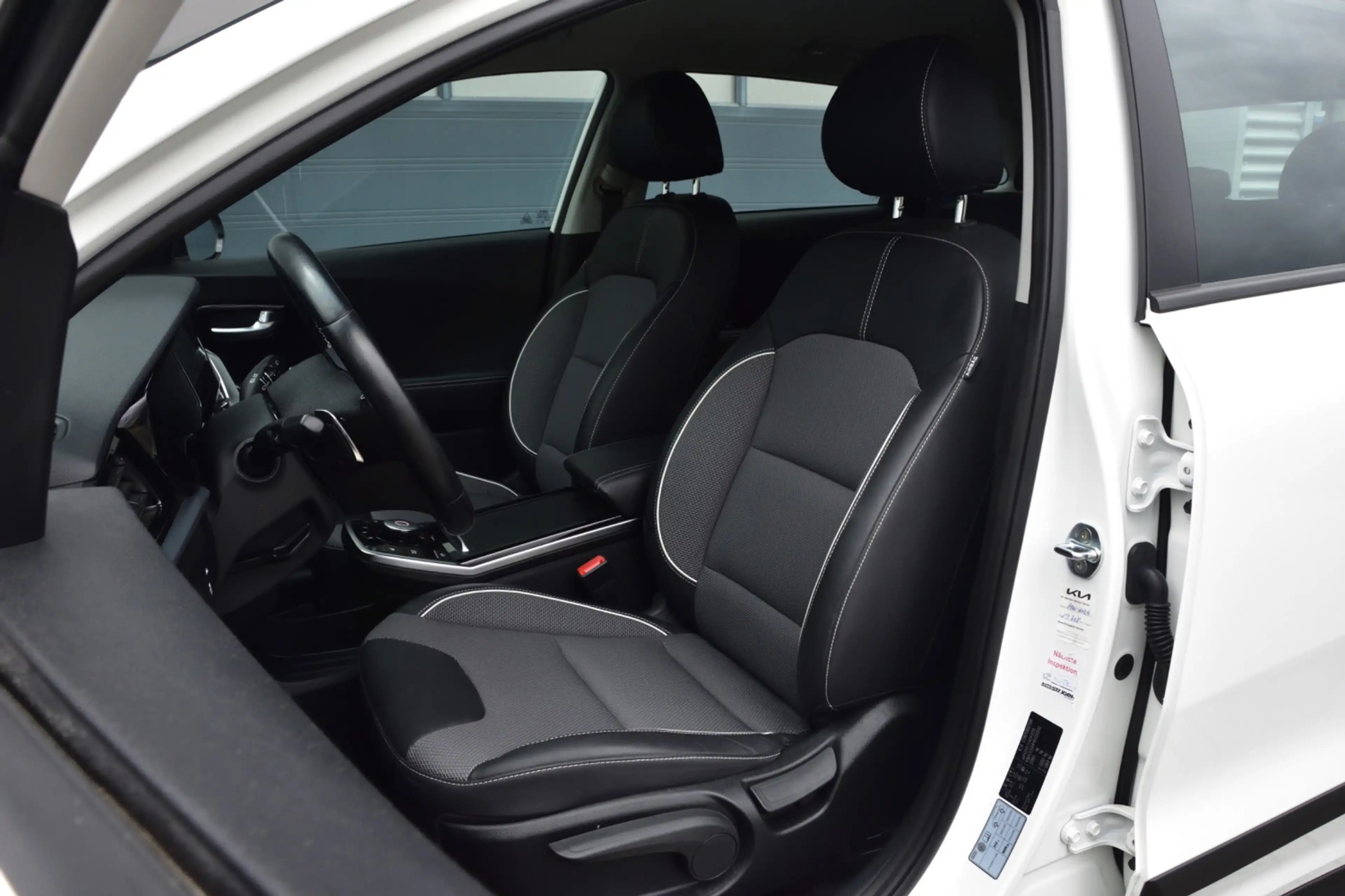 Kia e-Niro DynamicLine 39 kWh Dealer Onderhouden, Camera, Nav — photo 4