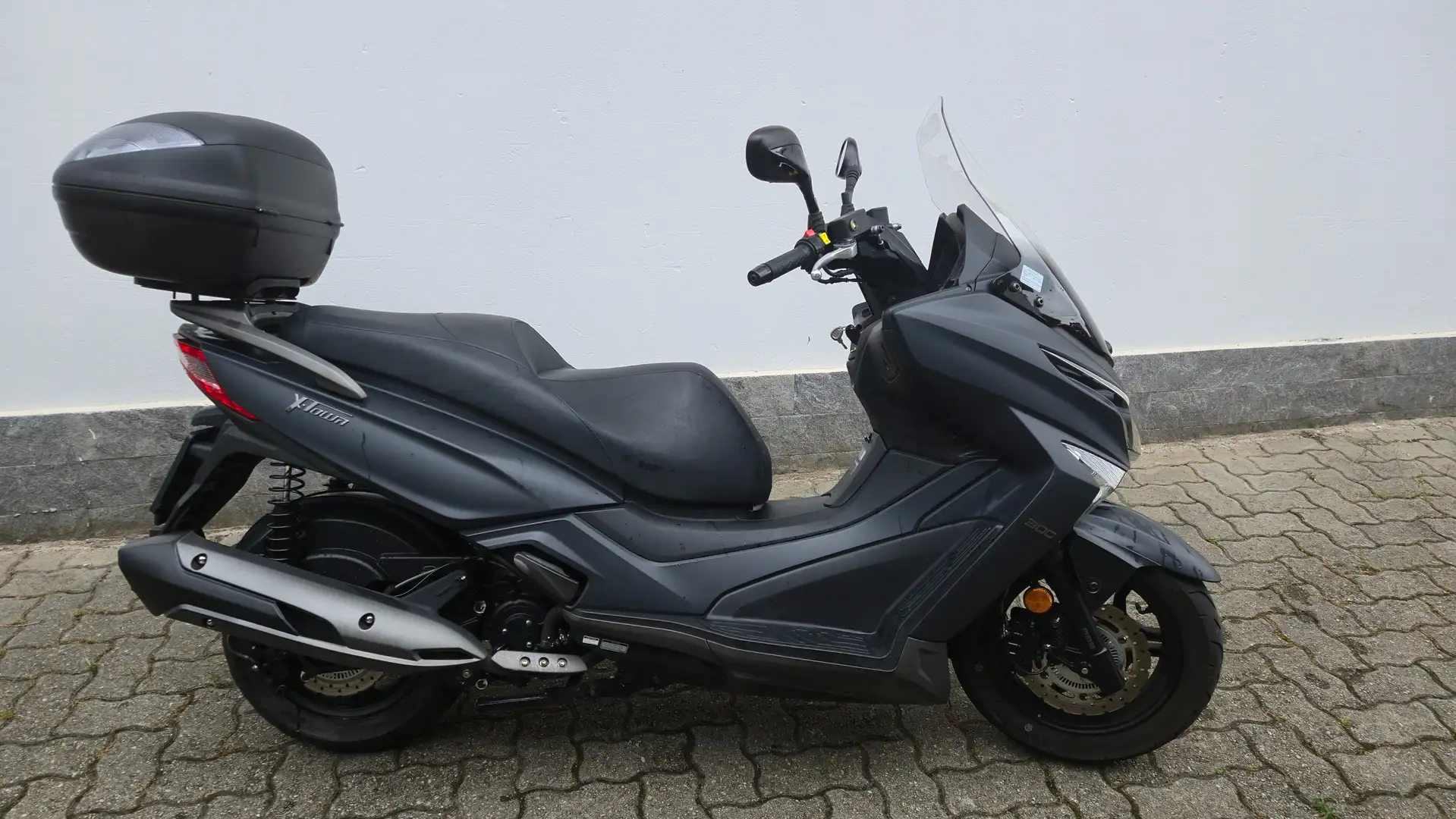 Kymco Xciting 300i EURO 5 ABS Negro - 2