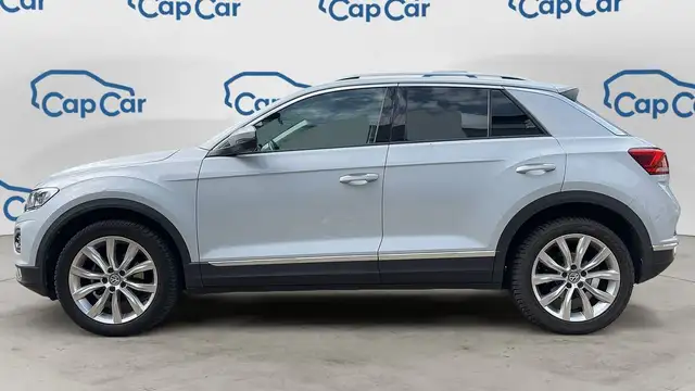 Volkswagen T-Roc view 2