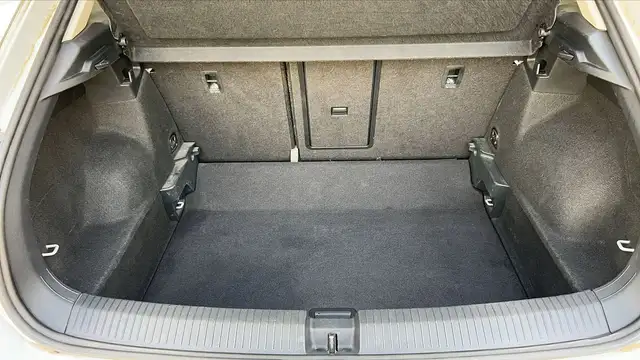 Volkswagen T-Roc view 14