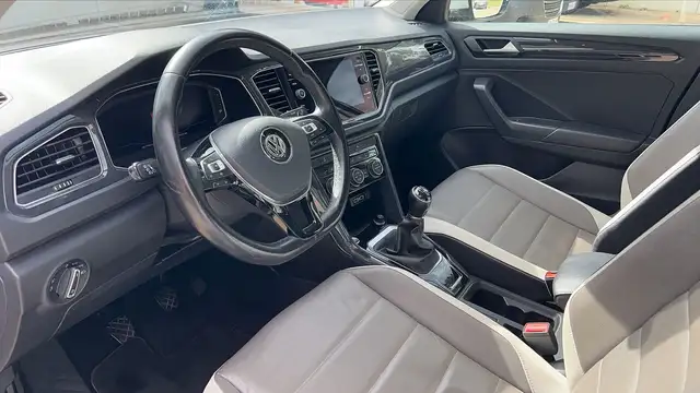 Volkswagen T-Roc view 8