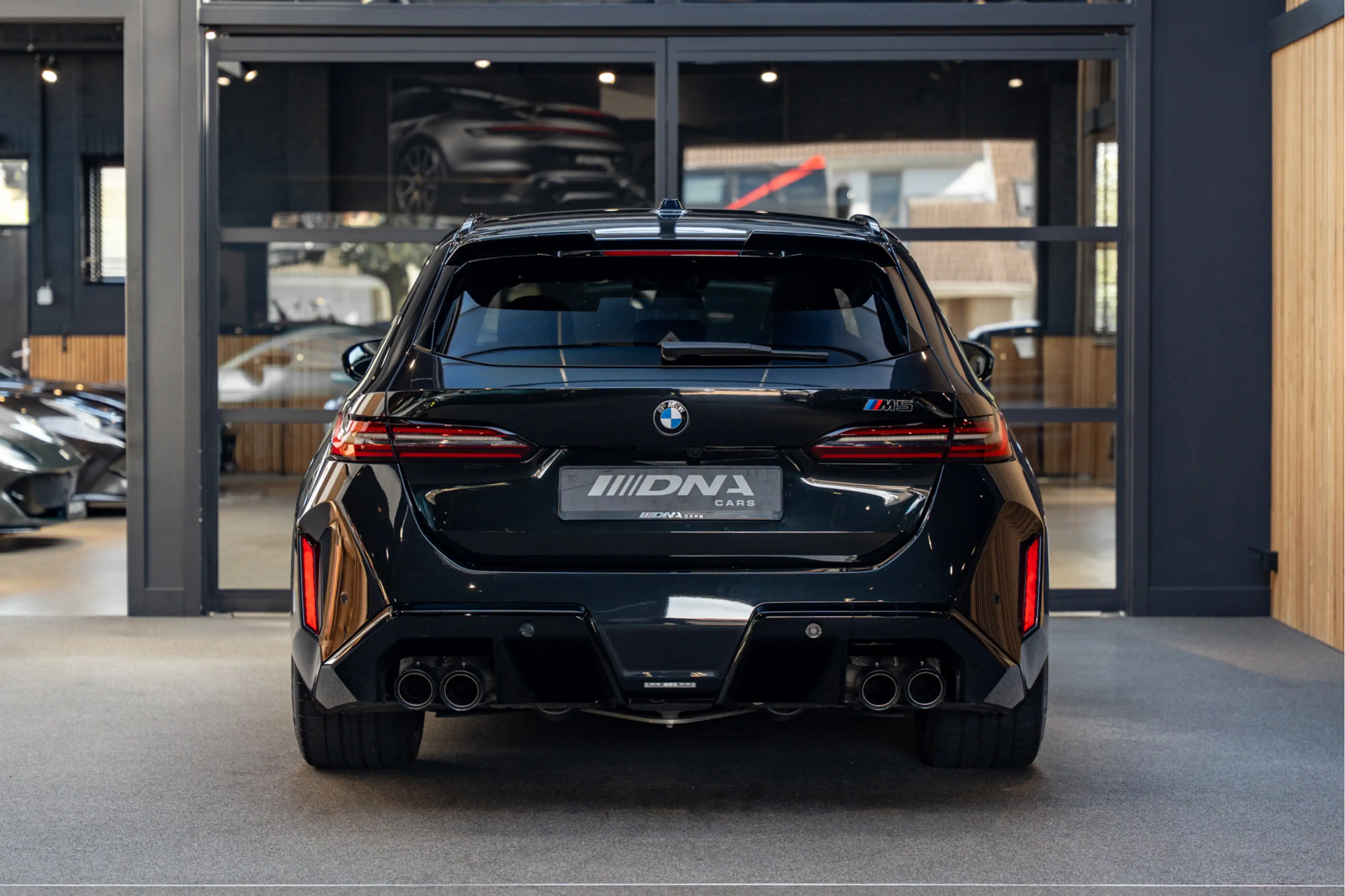 BMW M5 5-serie Touring B&W Pano Carbon — photo 5