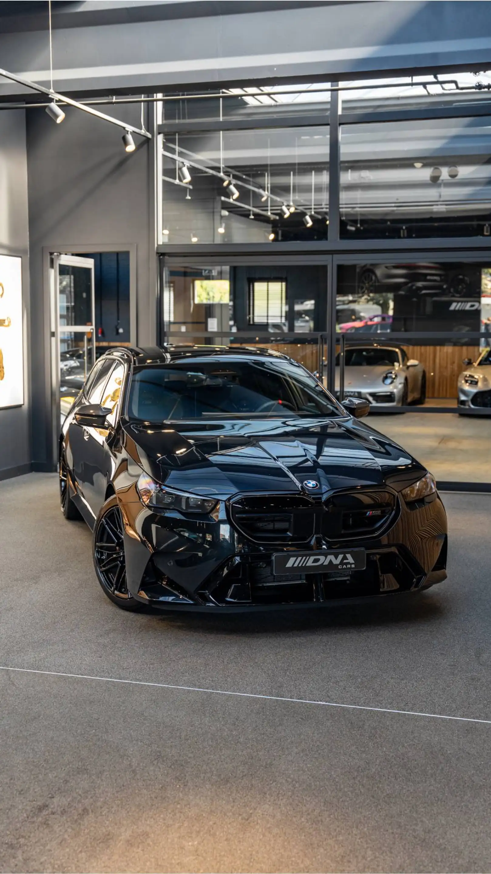 BMW M5 5-serie Touring B&W Pano Carbon — photo 16