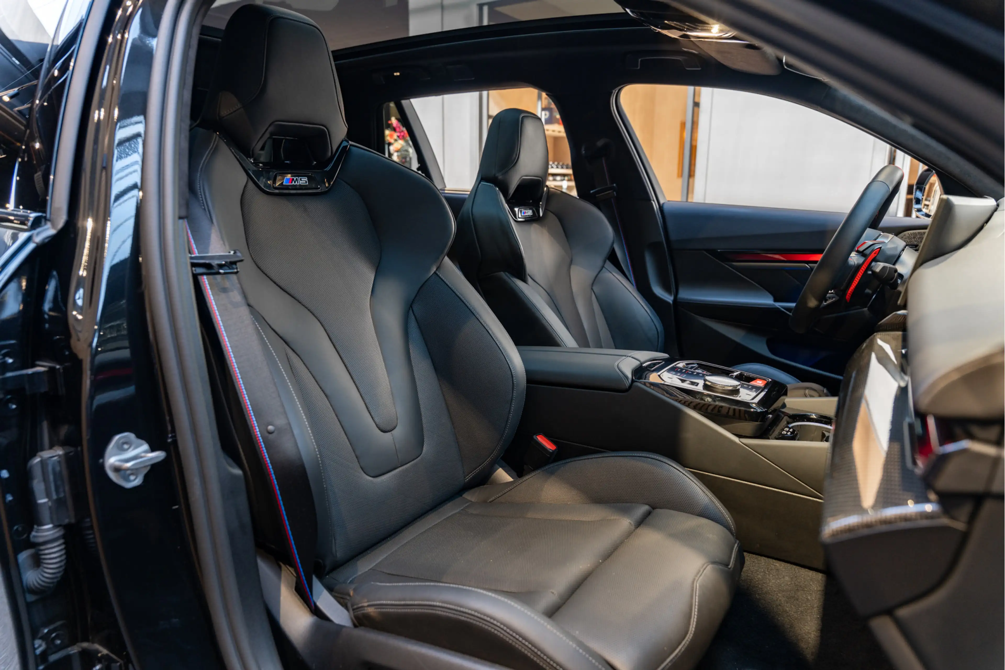 BMW M5 5-serie Touring B&W Pano Carbon — photo 25